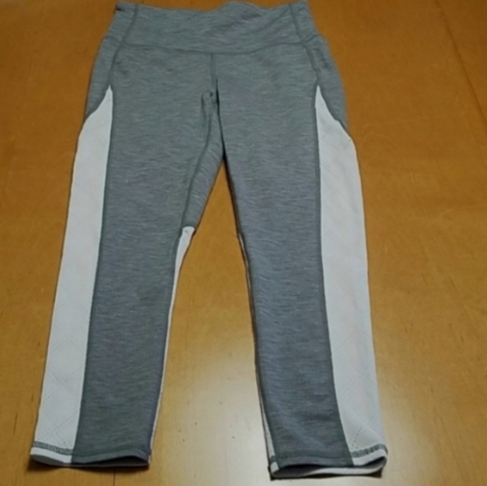 Athleta leggings. Gray and white. Cropped.